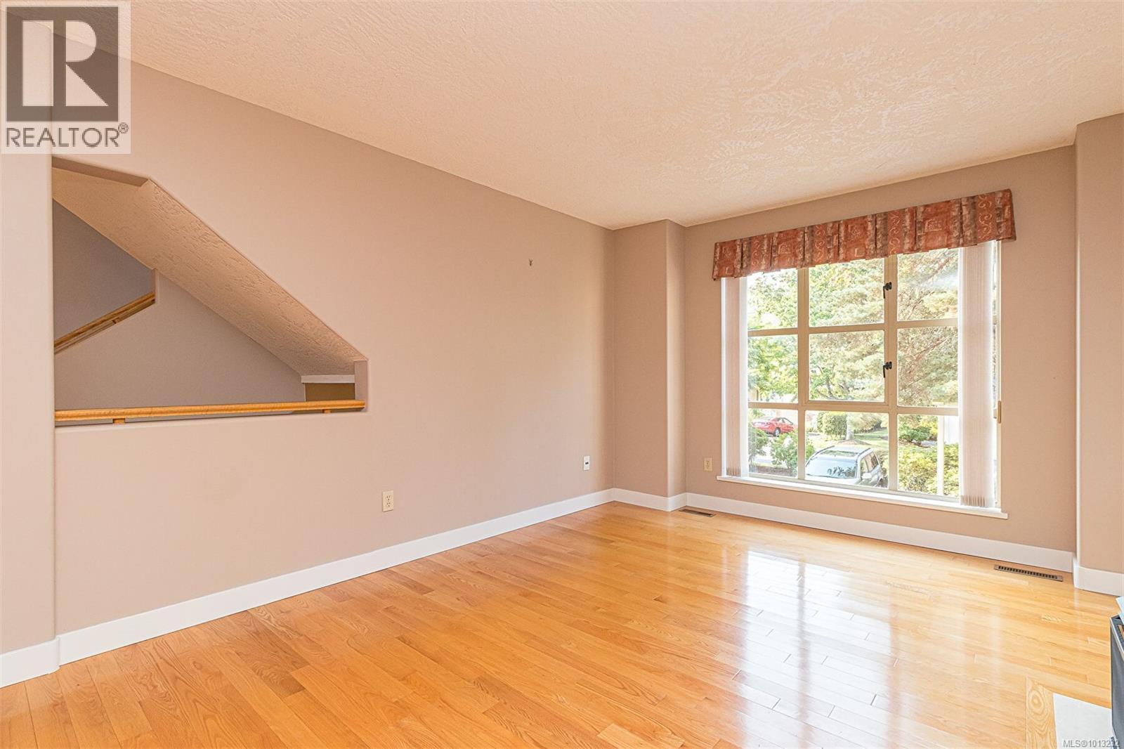 503 510 Marsett Pl, Saanich