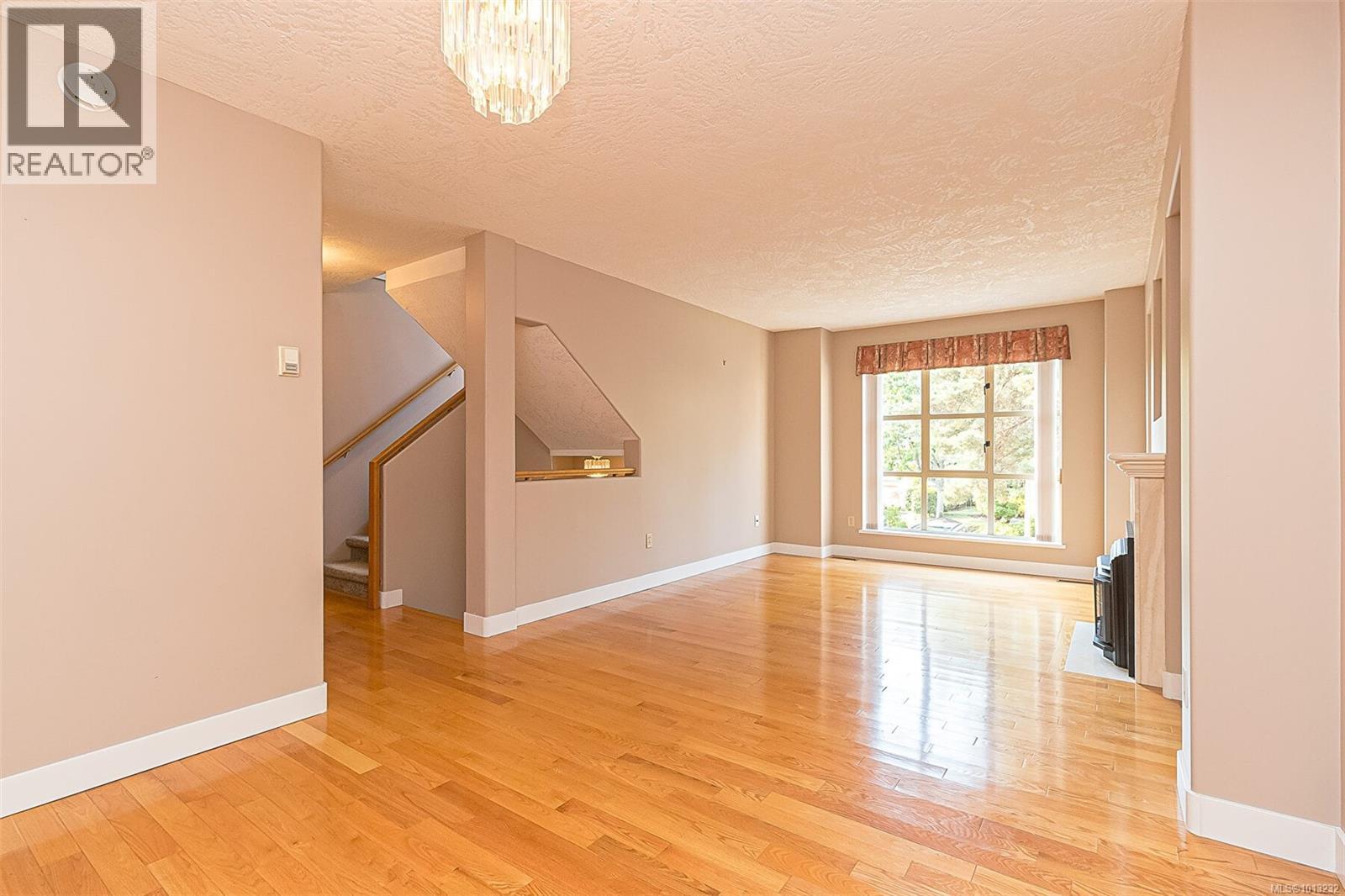 503 510 Marsett Pl, Saanich