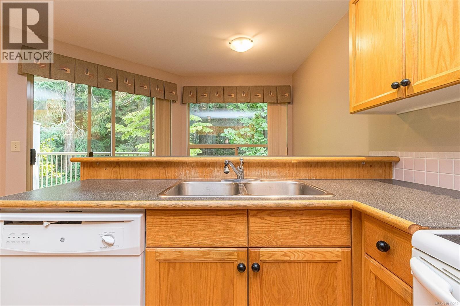 503 510 Marsett Pl, Saanich