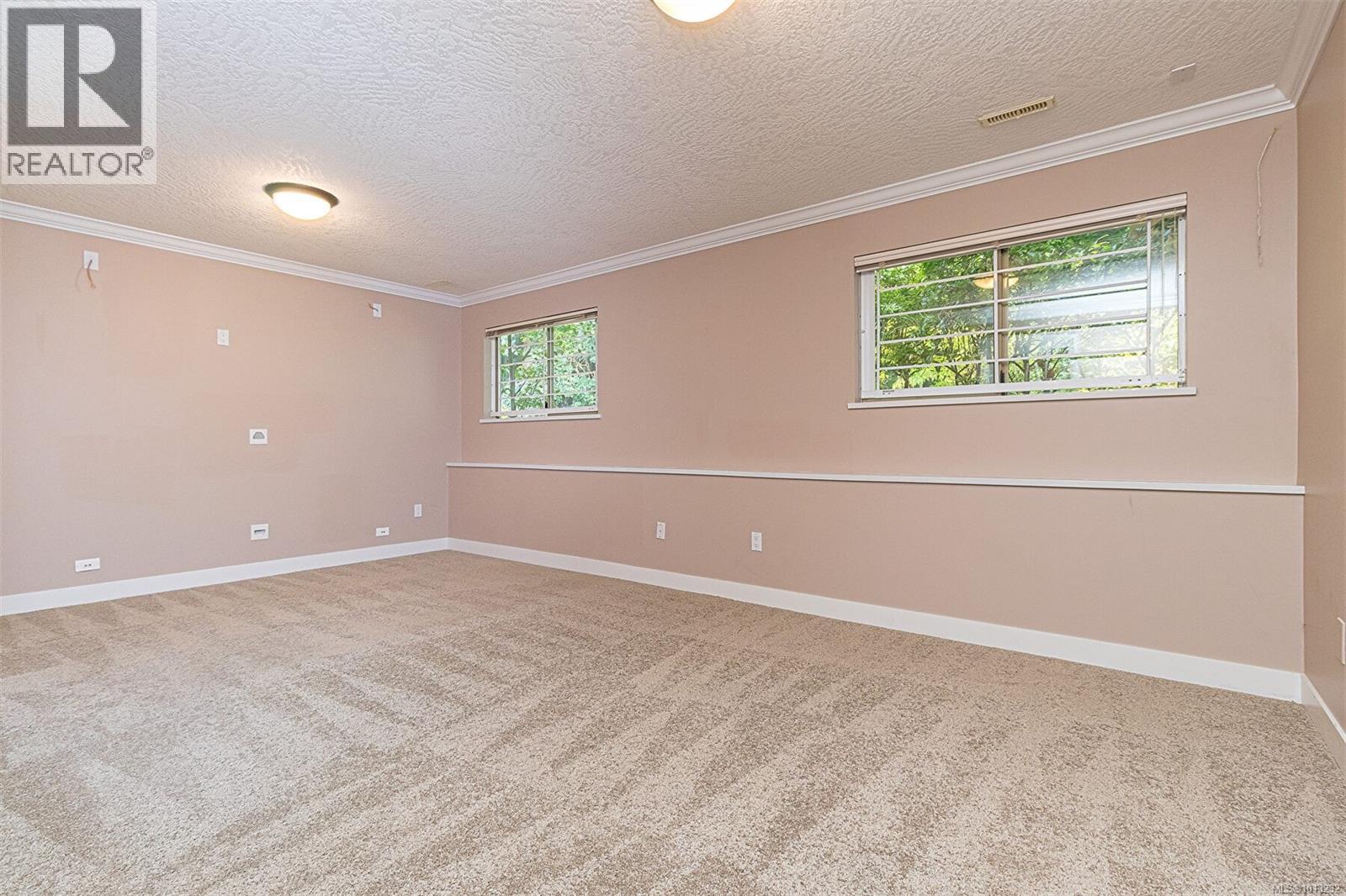 503 510 Marsett Pl, Saanich