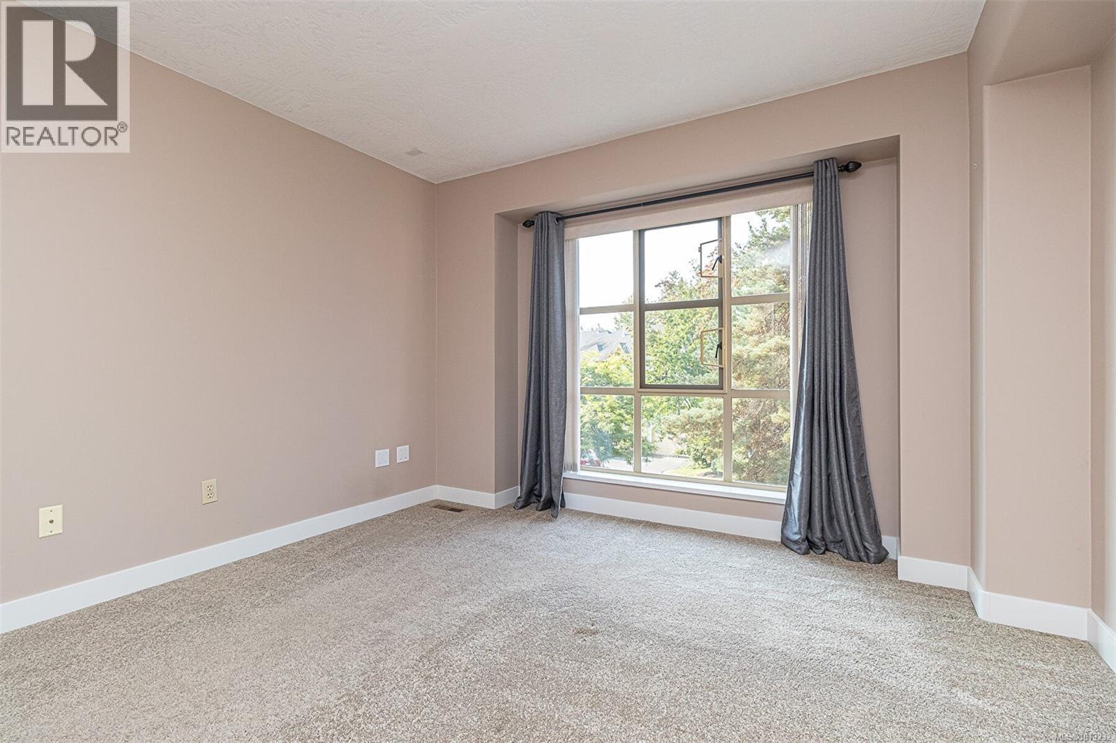 503 510 Marsett Pl, Saanich