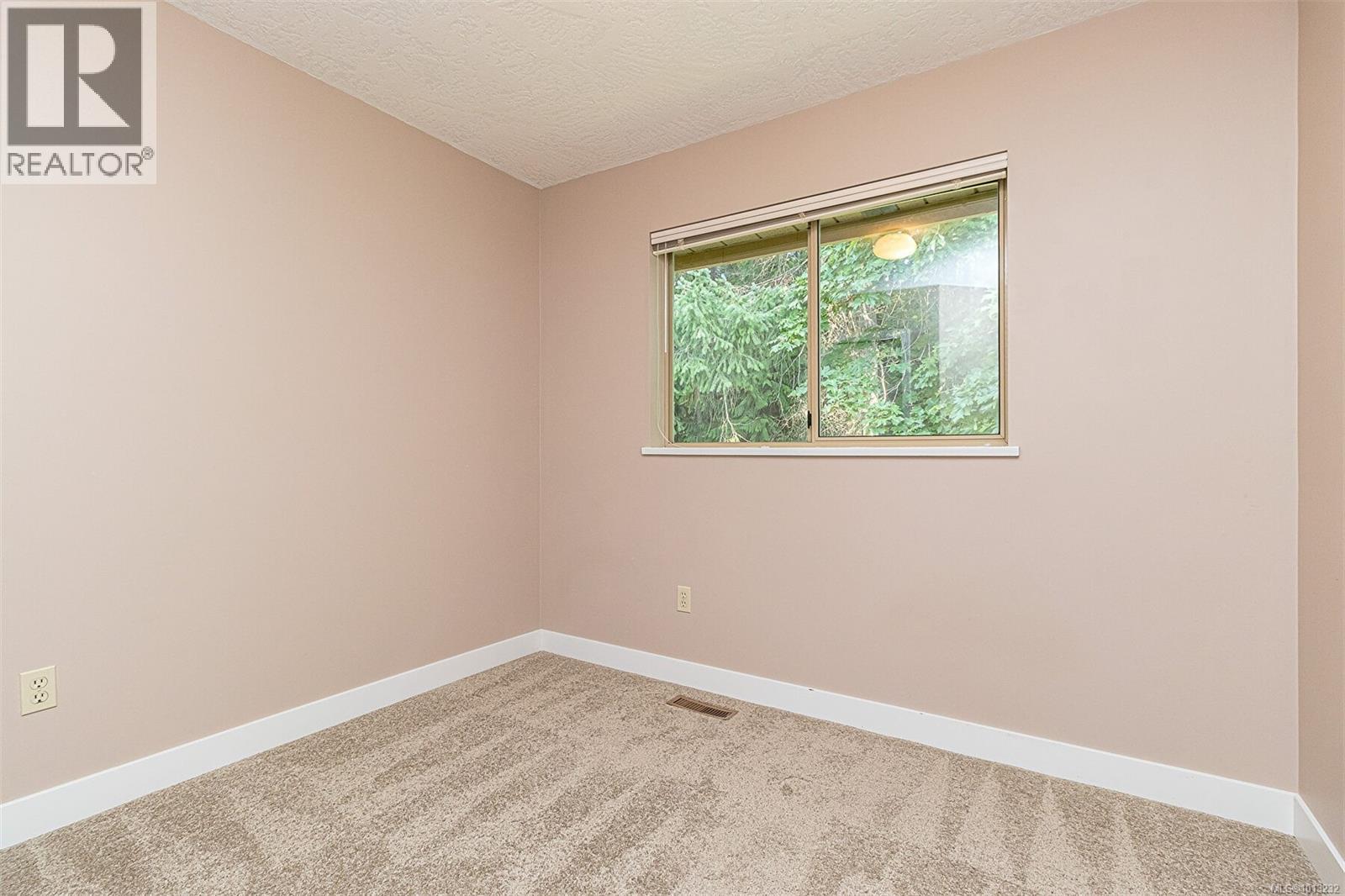 503 510 Marsett Pl, Saanich