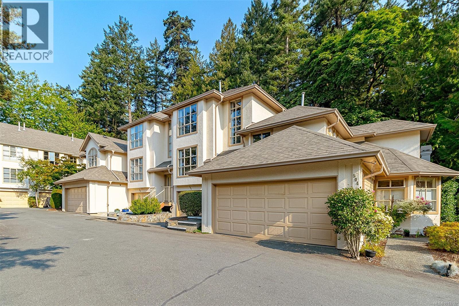503 510 Marsett Pl, Saanich