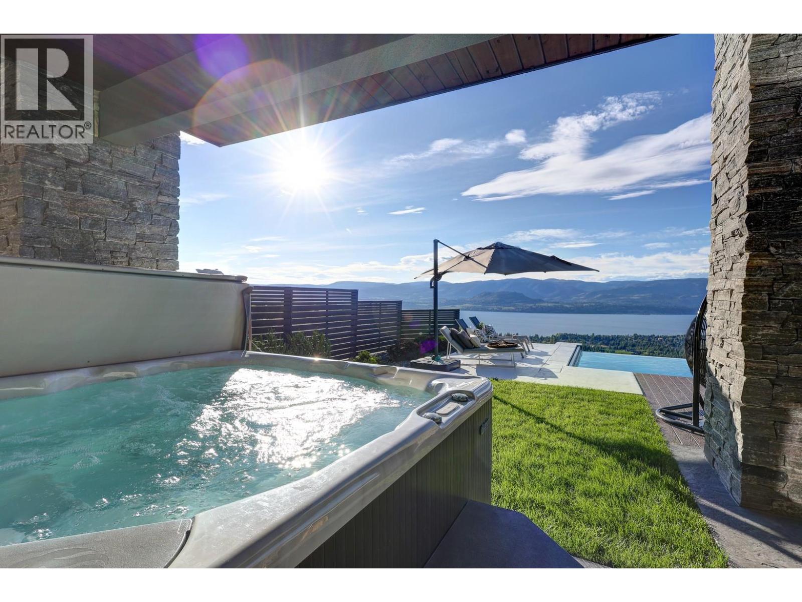  858 Clarance Avenue, Kelowna