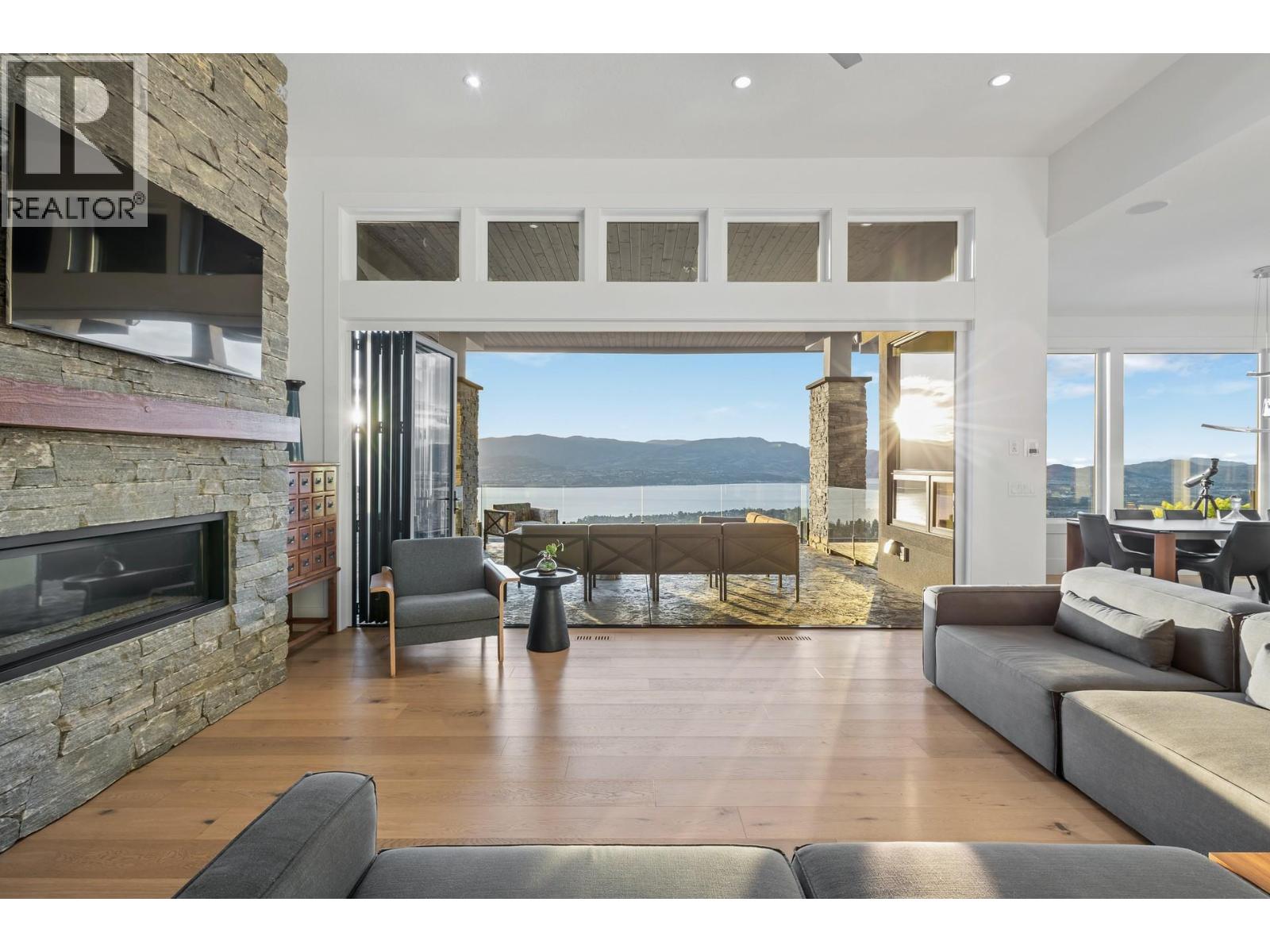  858 Clarance Avenue, Kelowna