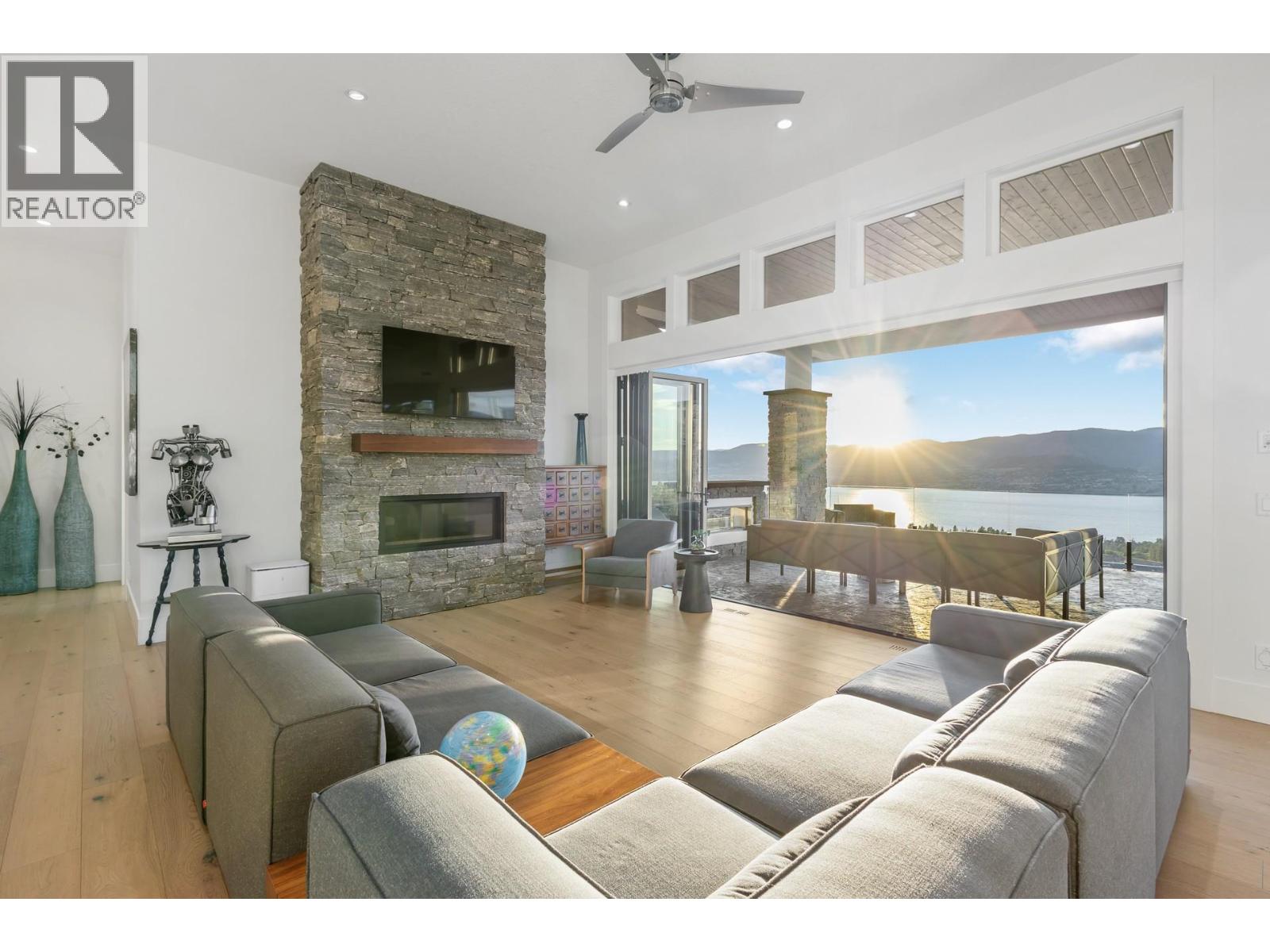  858 Clarance Avenue, Kelowna