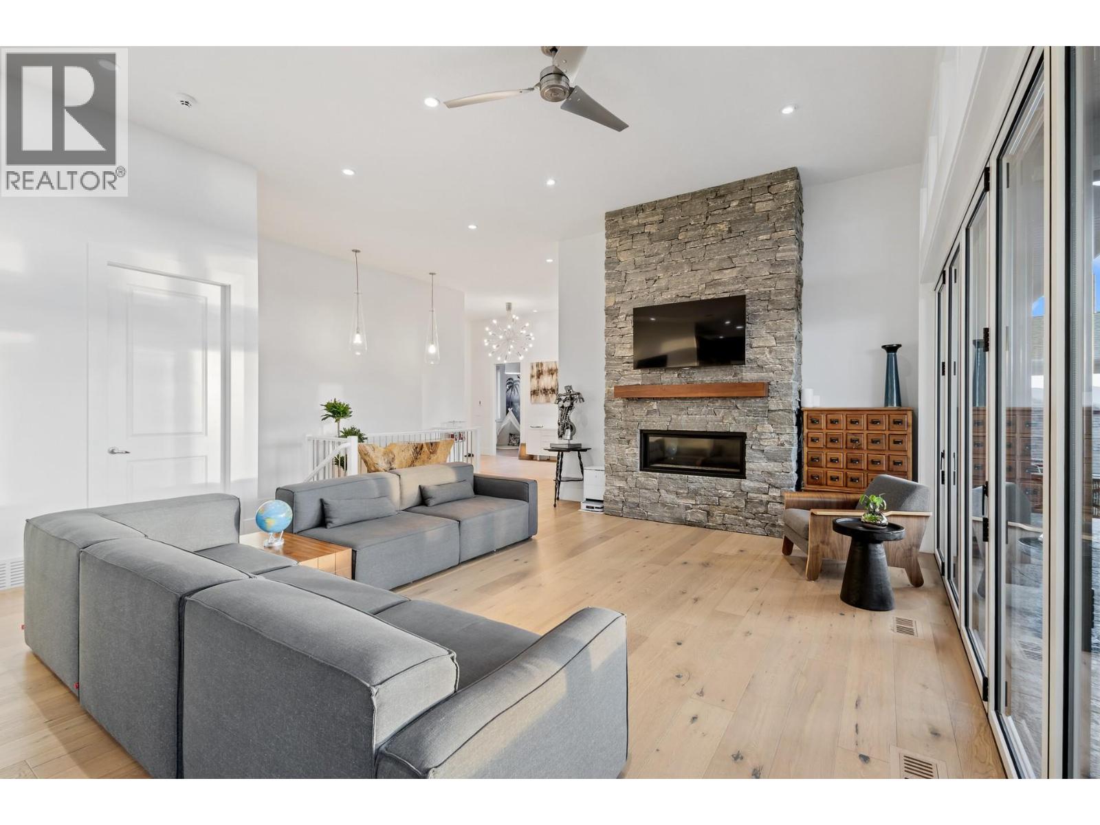  858 Clarance Avenue, Kelowna