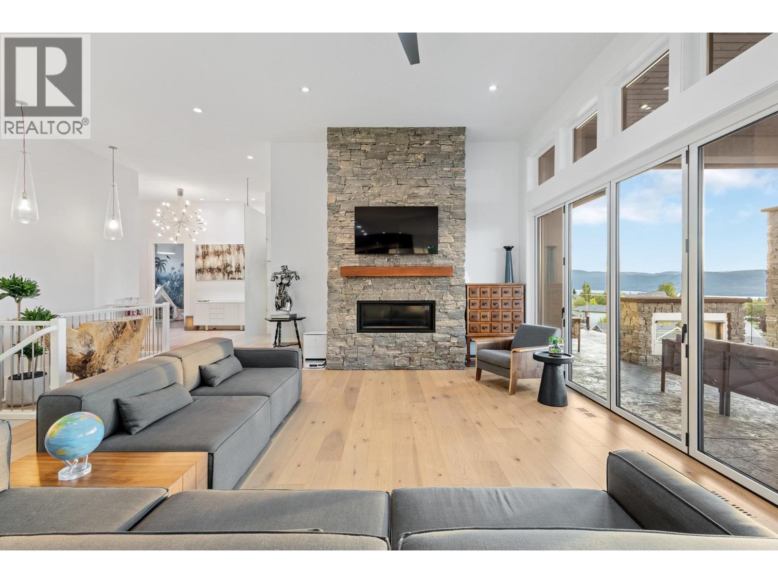  858 Clarance Avenue, Kelowna