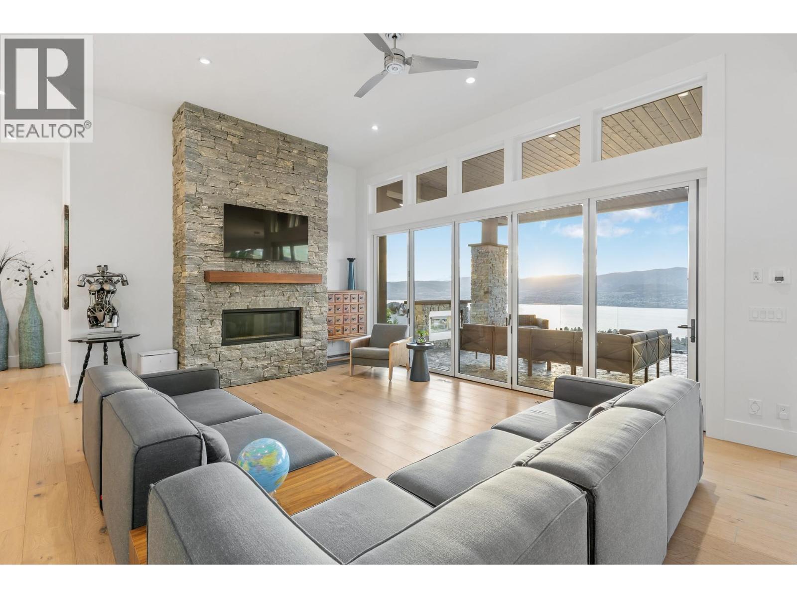 858 Clarance Avenue, Kelowna