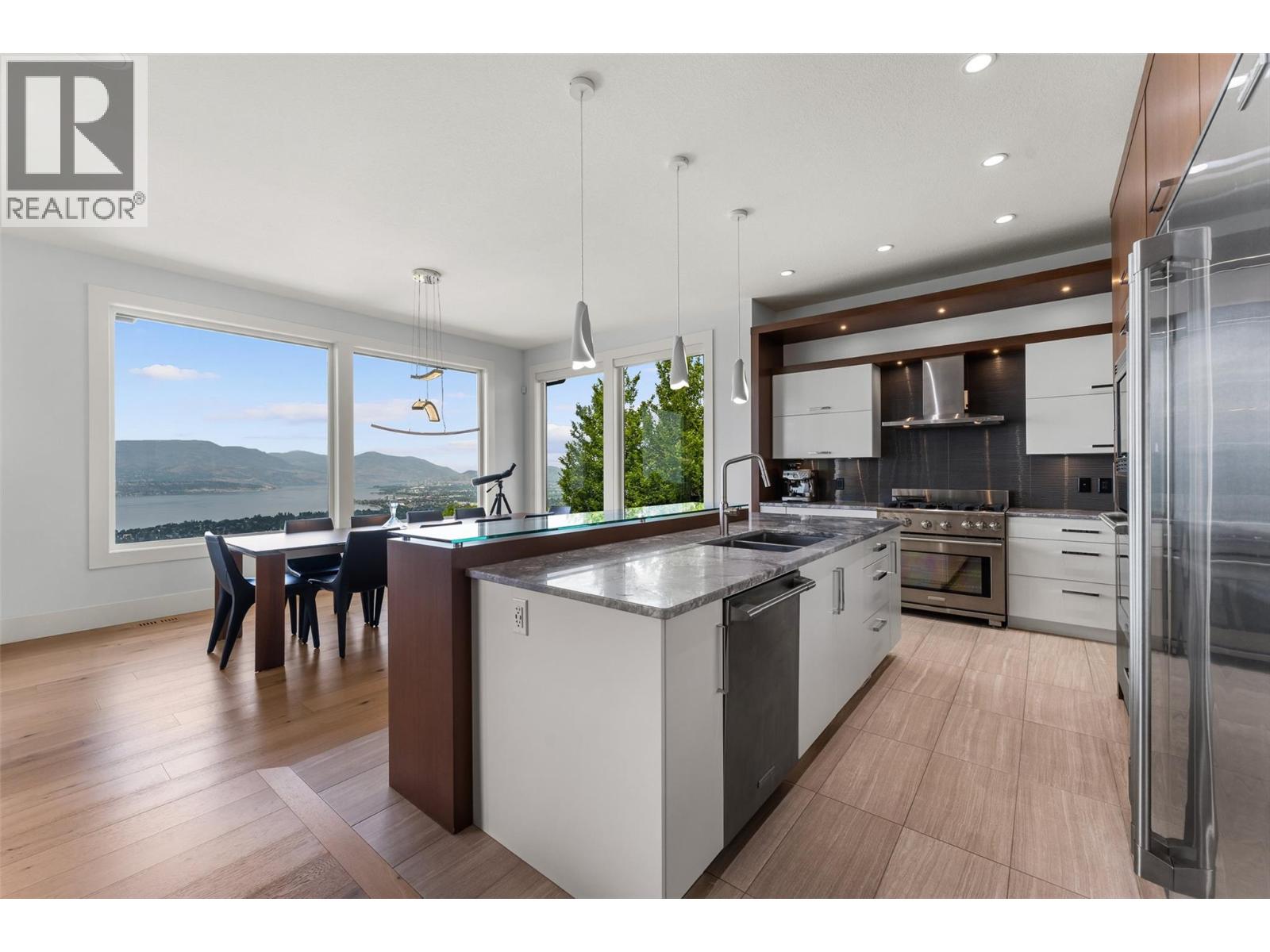  858 Clarance Avenue, Kelowna