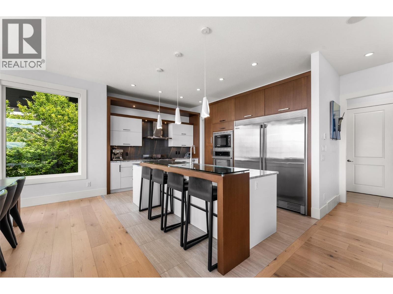  858 Clarance Avenue, Kelowna
