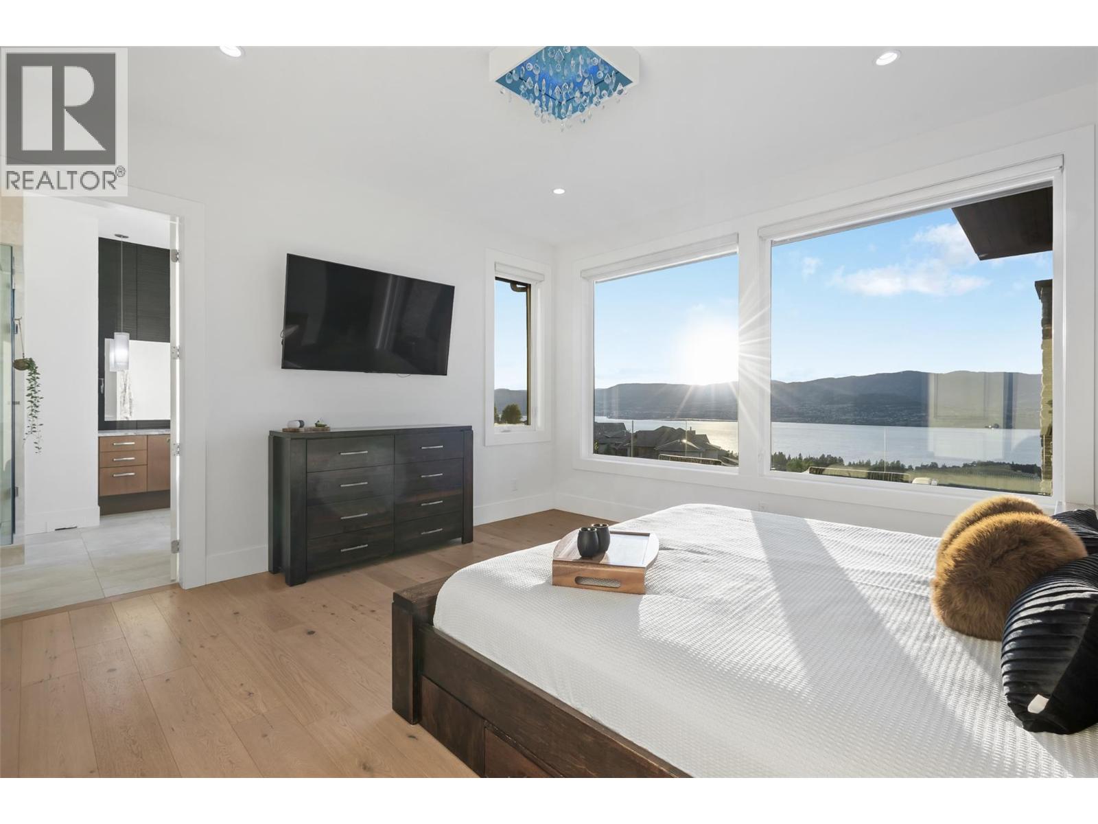  858 Clarance Avenue, Kelowna