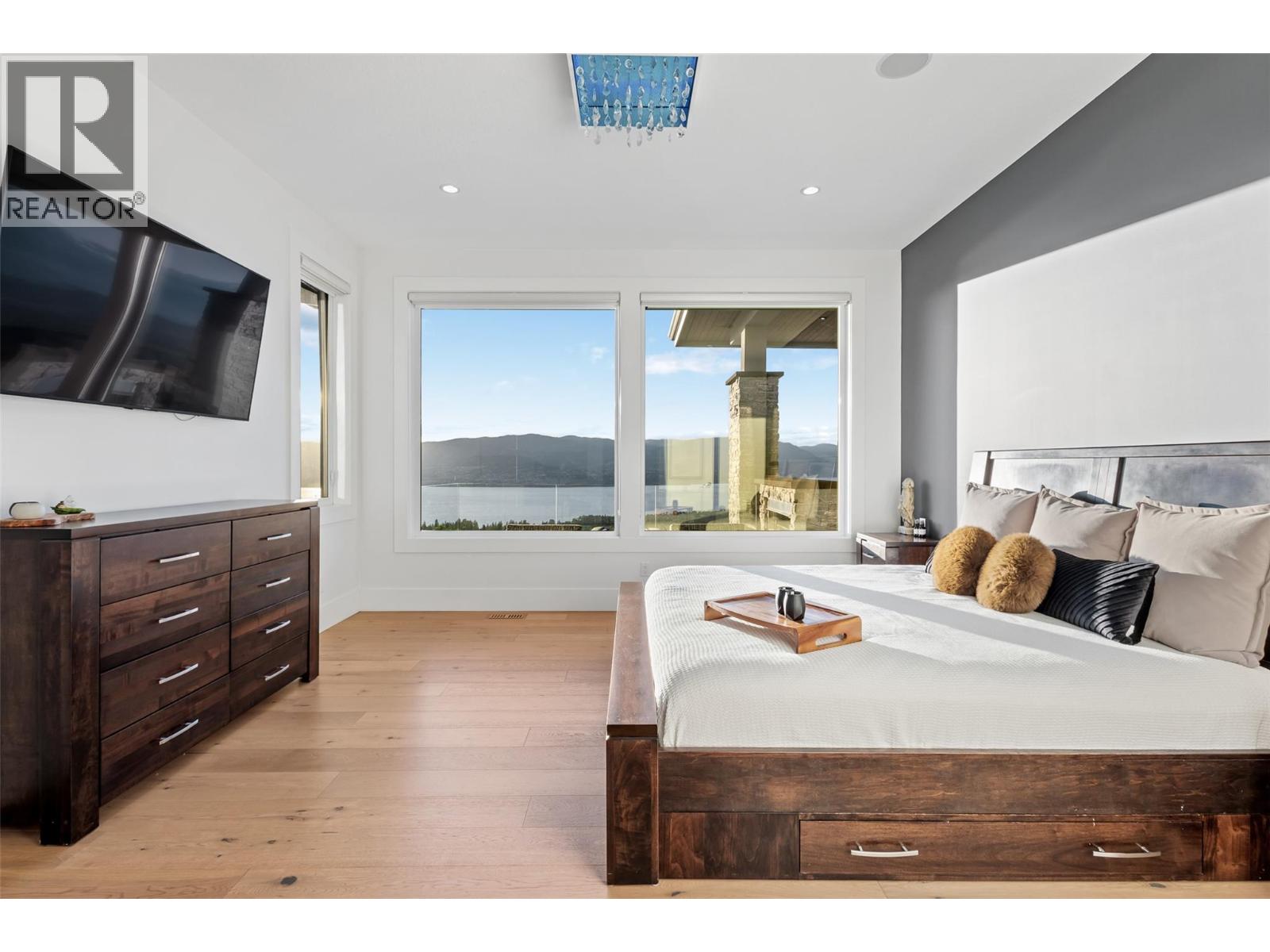  858 Clarance Avenue, Kelowna