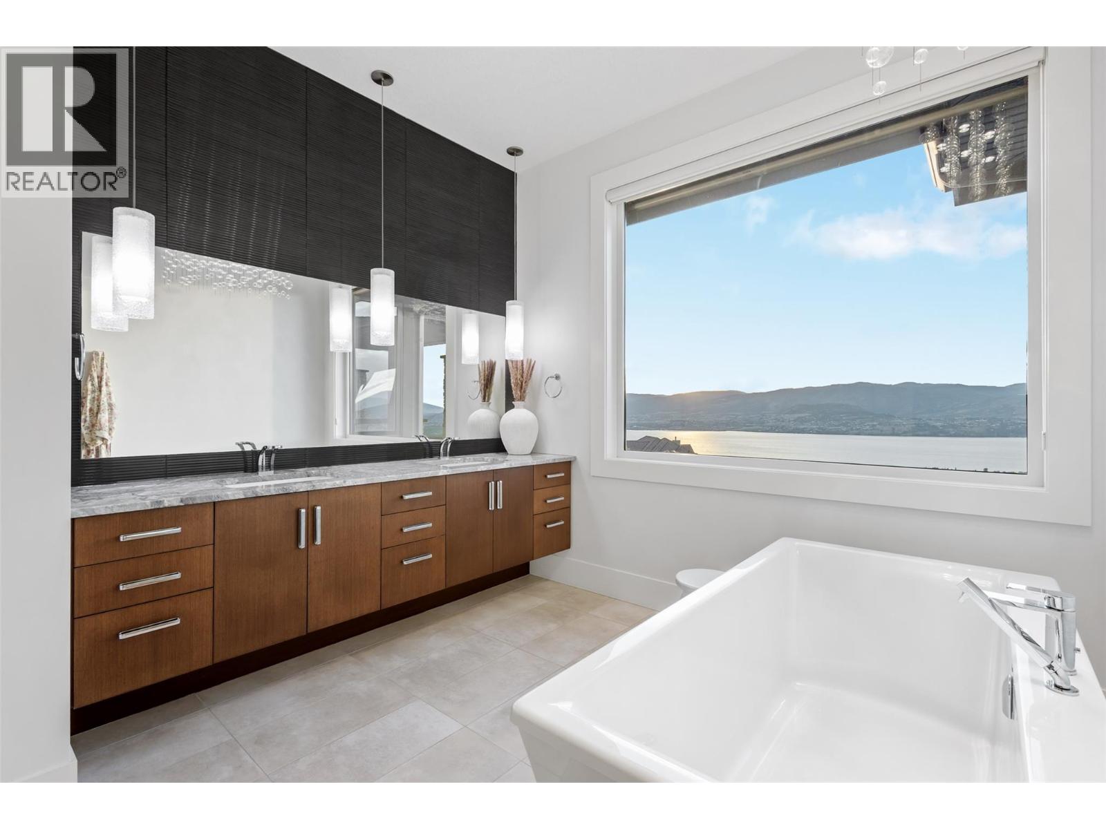  858 Clarance Avenue, Kelowna