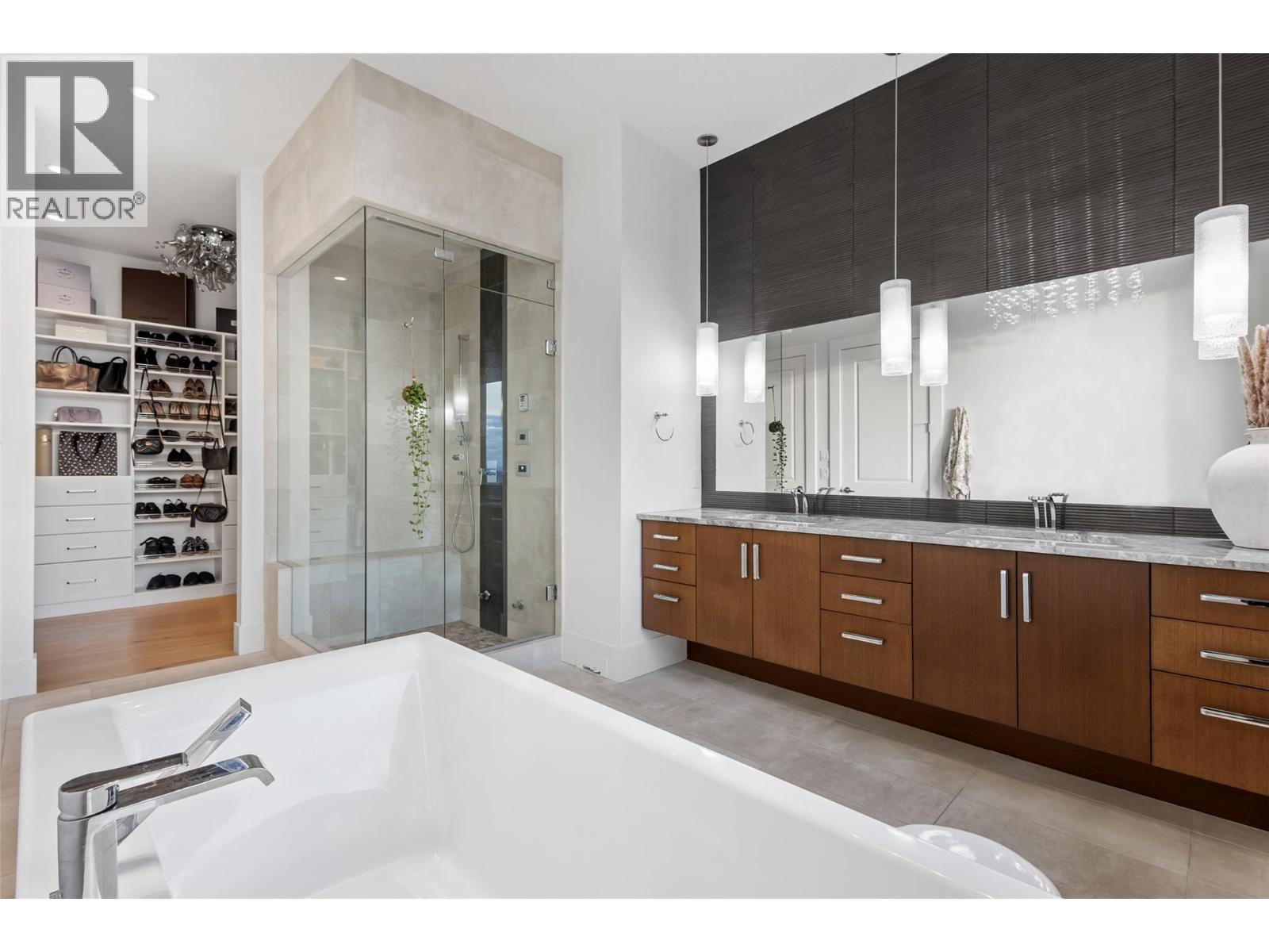  858 Clarance Avenue, Kelowna