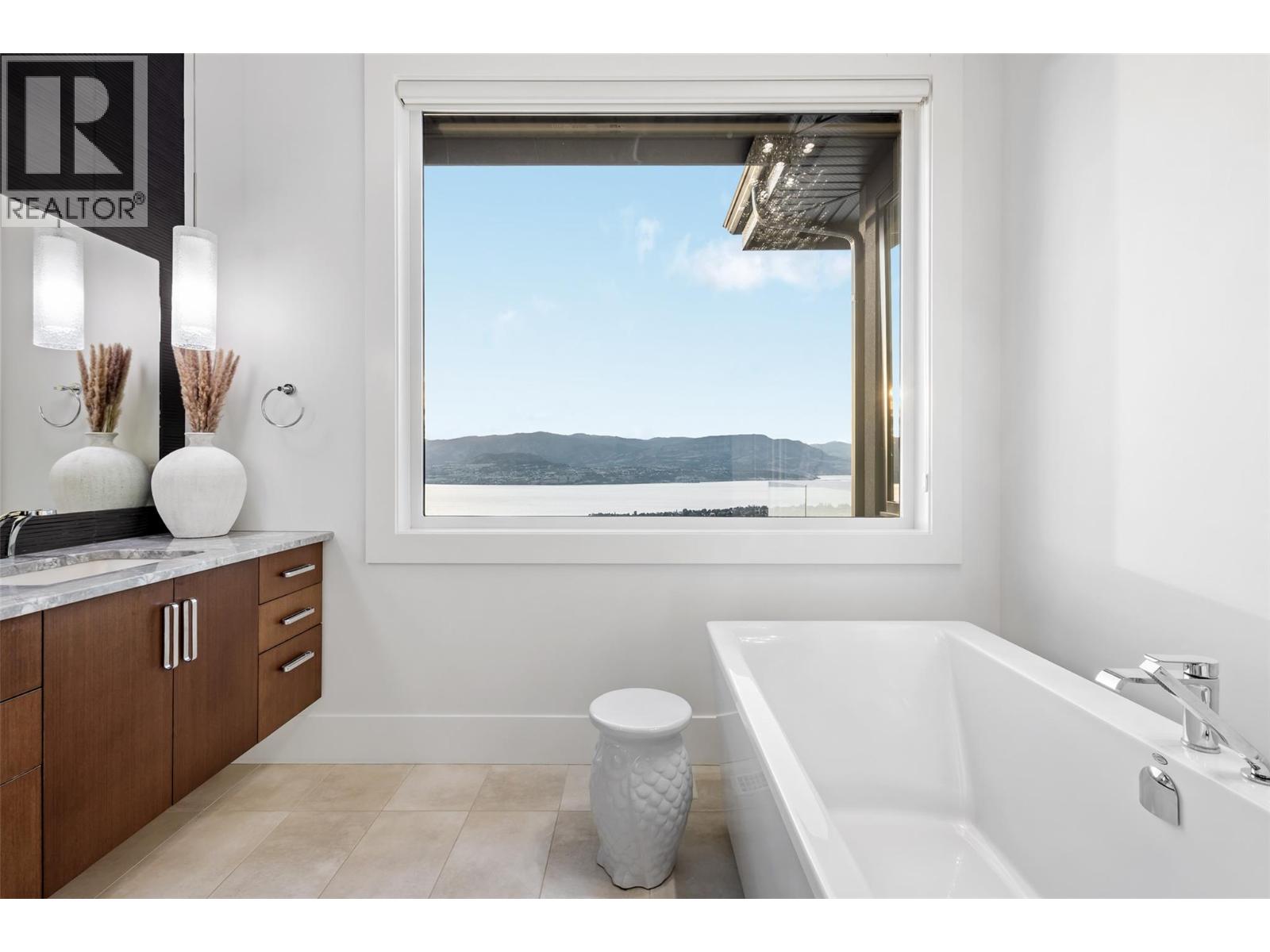  858 Clarance Avenue, Kelowna
