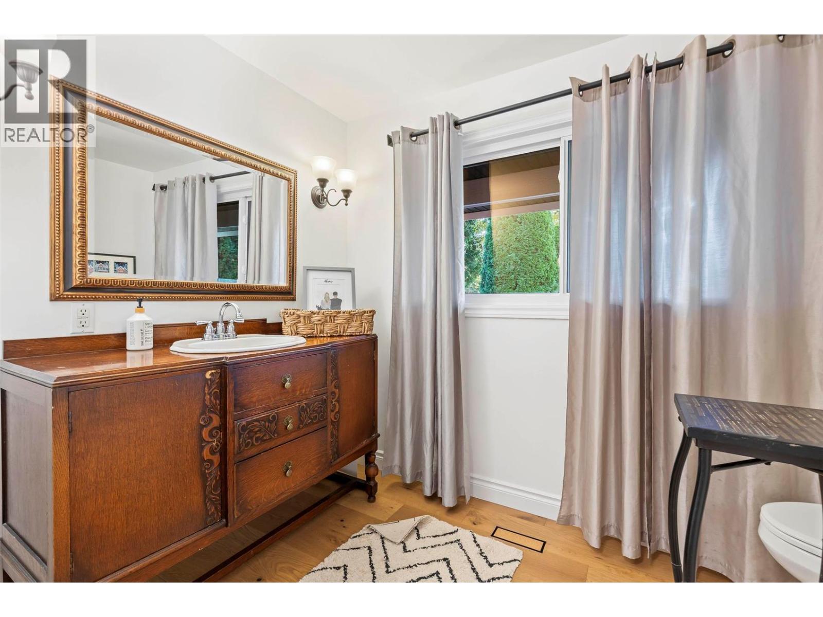  4540 Lakeshore Road, Kelowna