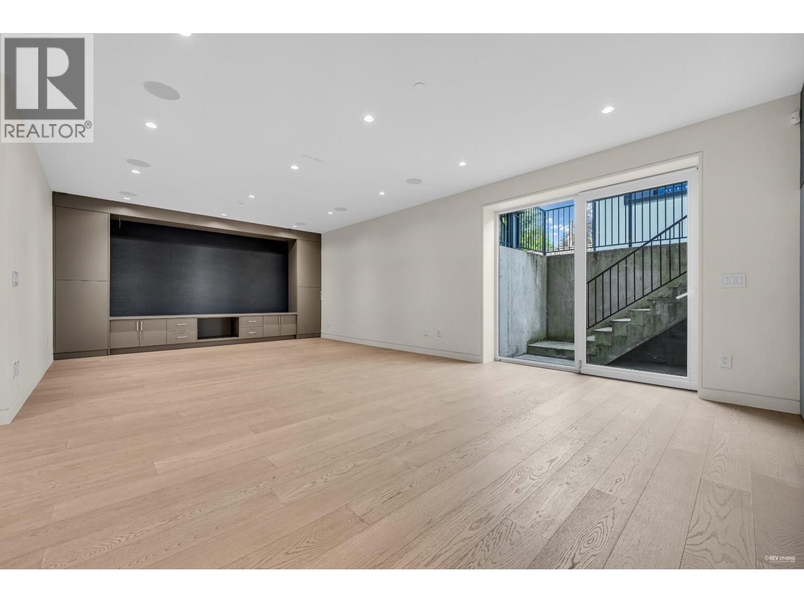 4465 WALLACE STREET, Vancouver