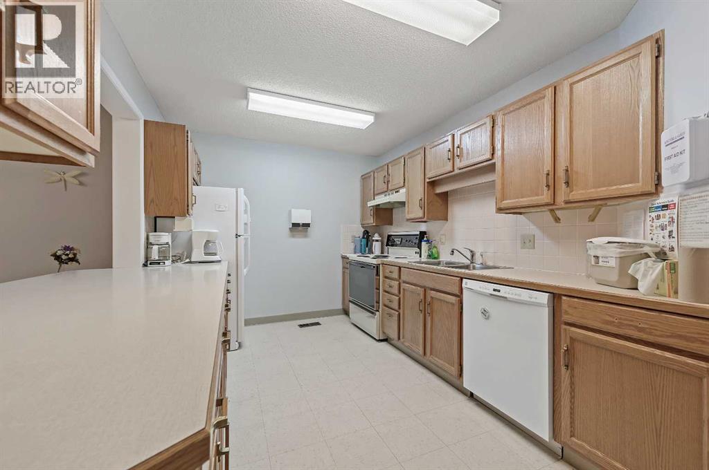 Single Family House Bungalow for Sale in  Sandarac Circle NW Sandstone Valley Calgary 