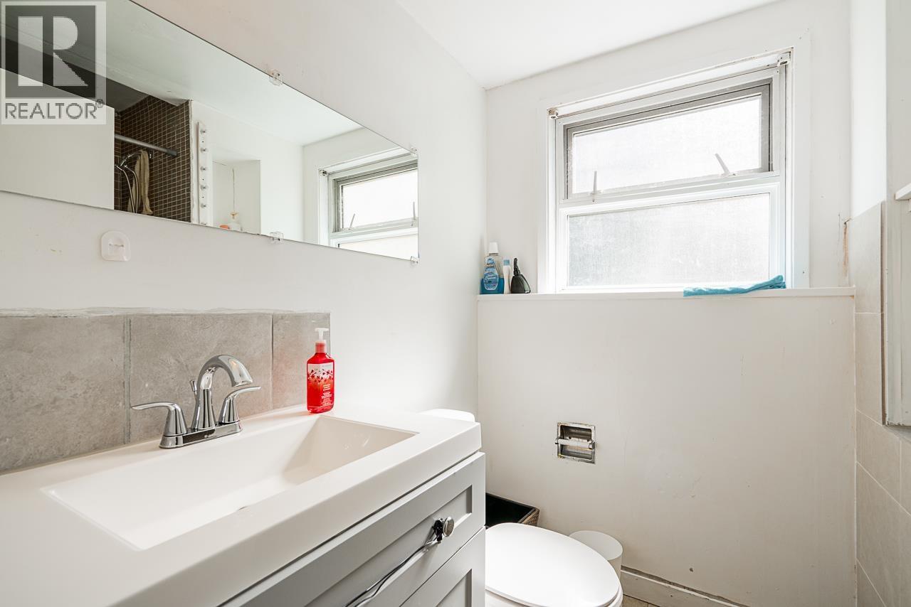 730 CUMBERLAND STREET, New Westminster