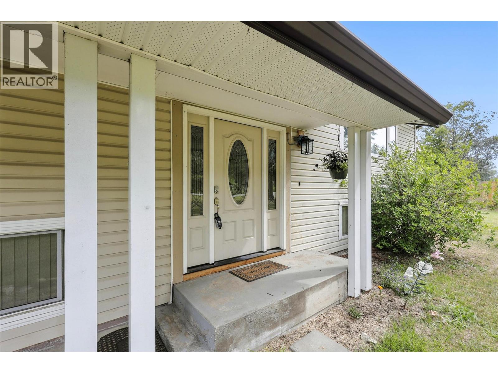 1653 Birch Island Lost Creek Road, Clearwater