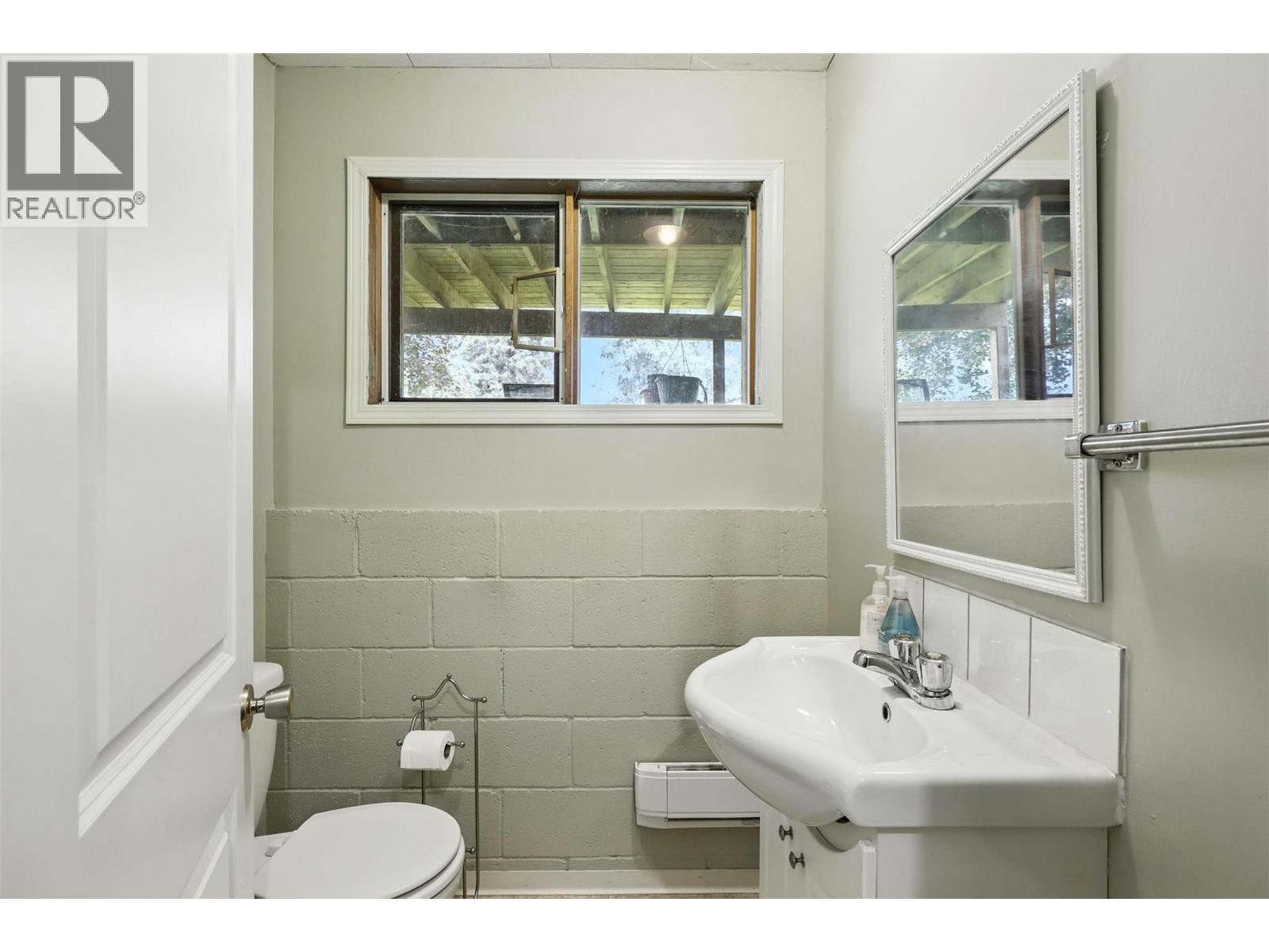 1653 Birch Island Lost Creek Road, Clearwater