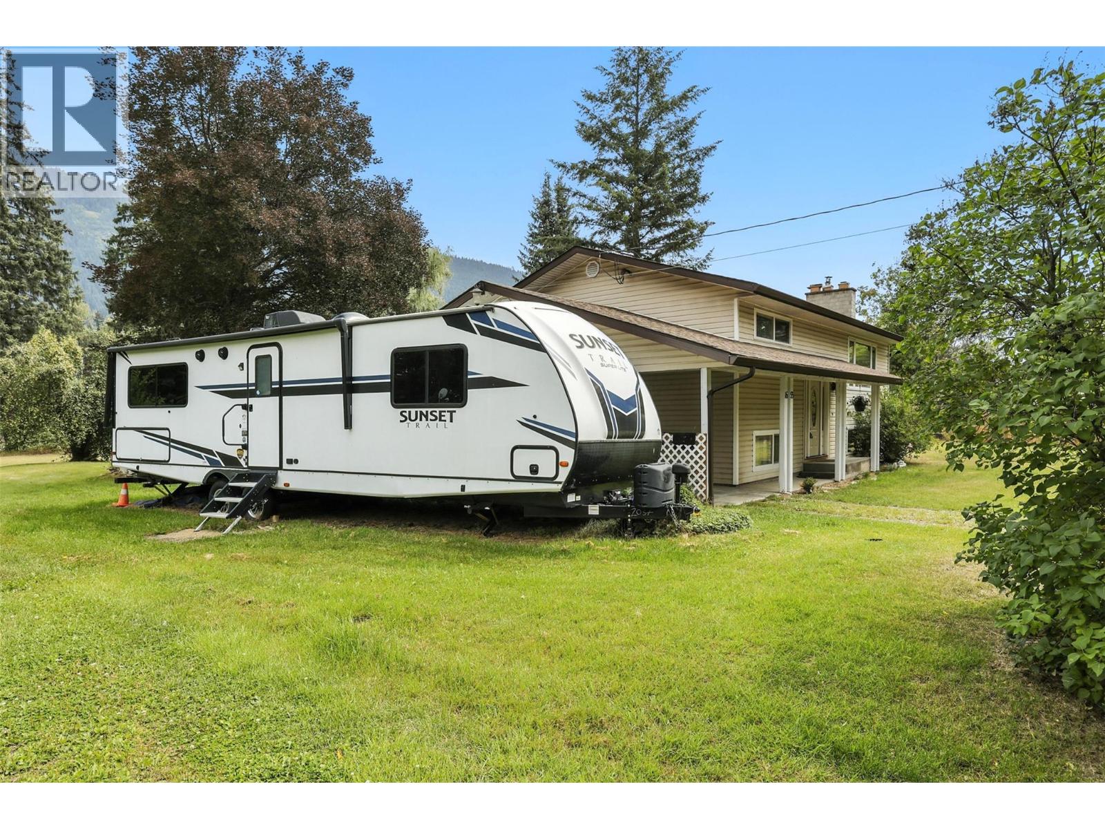 1653 Birch Island Lost Creek Road, Clearwater