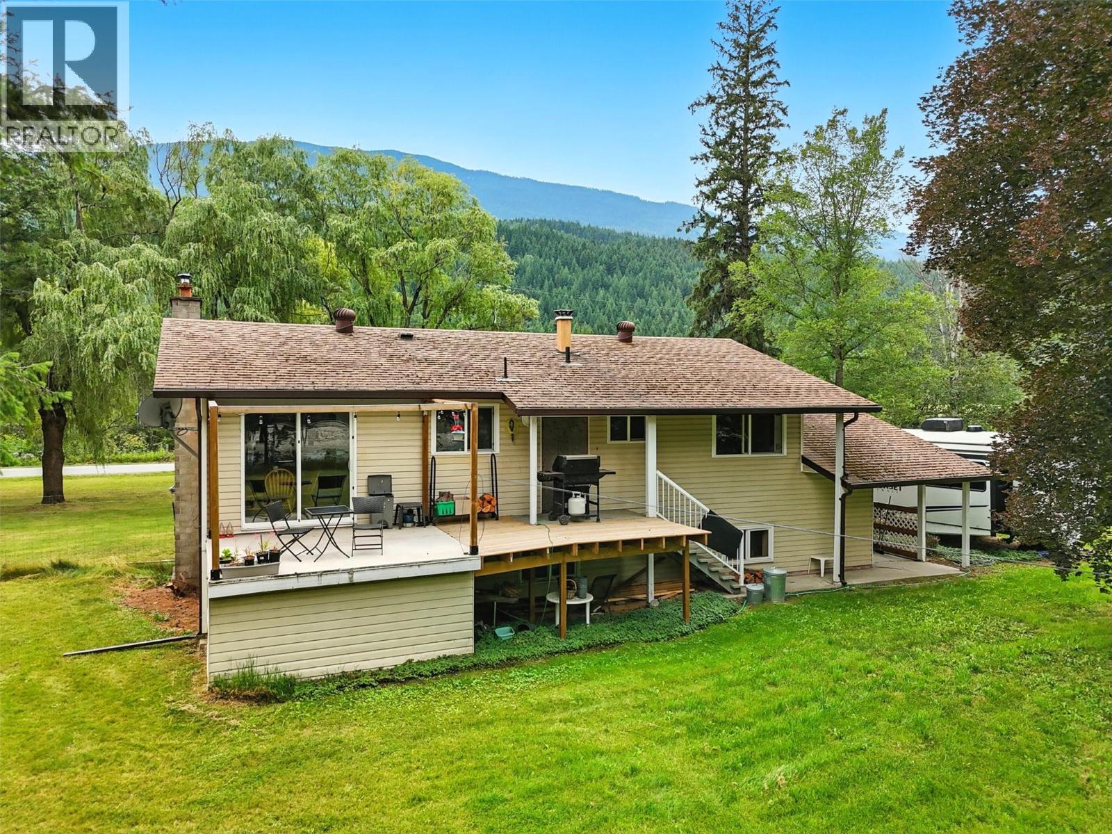 1653 Birch Island Lost Creek Road, Clearwater