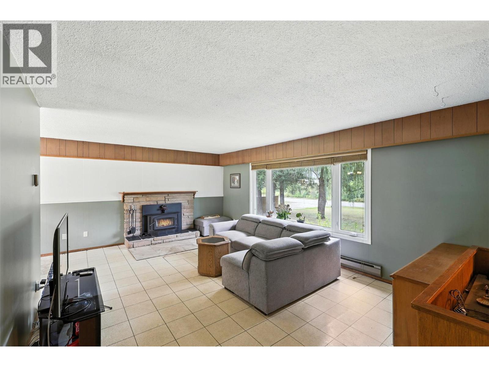 1653 Birch Island Lost Creek Road, Clearwater