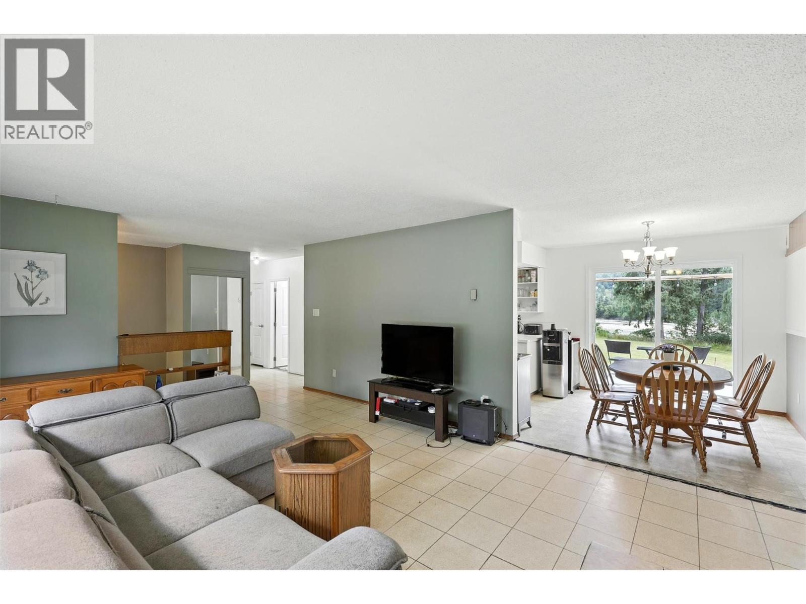 1653 Birch Island Lost Creek Road, Clearwater