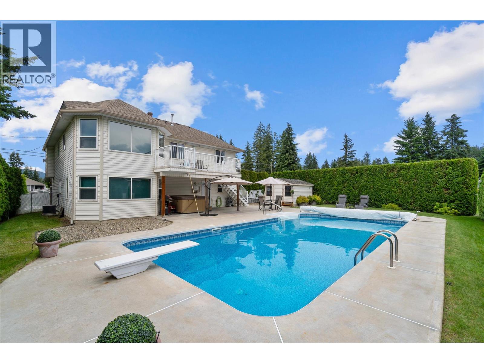 2280 10 Avenue SE, Salmon Arm