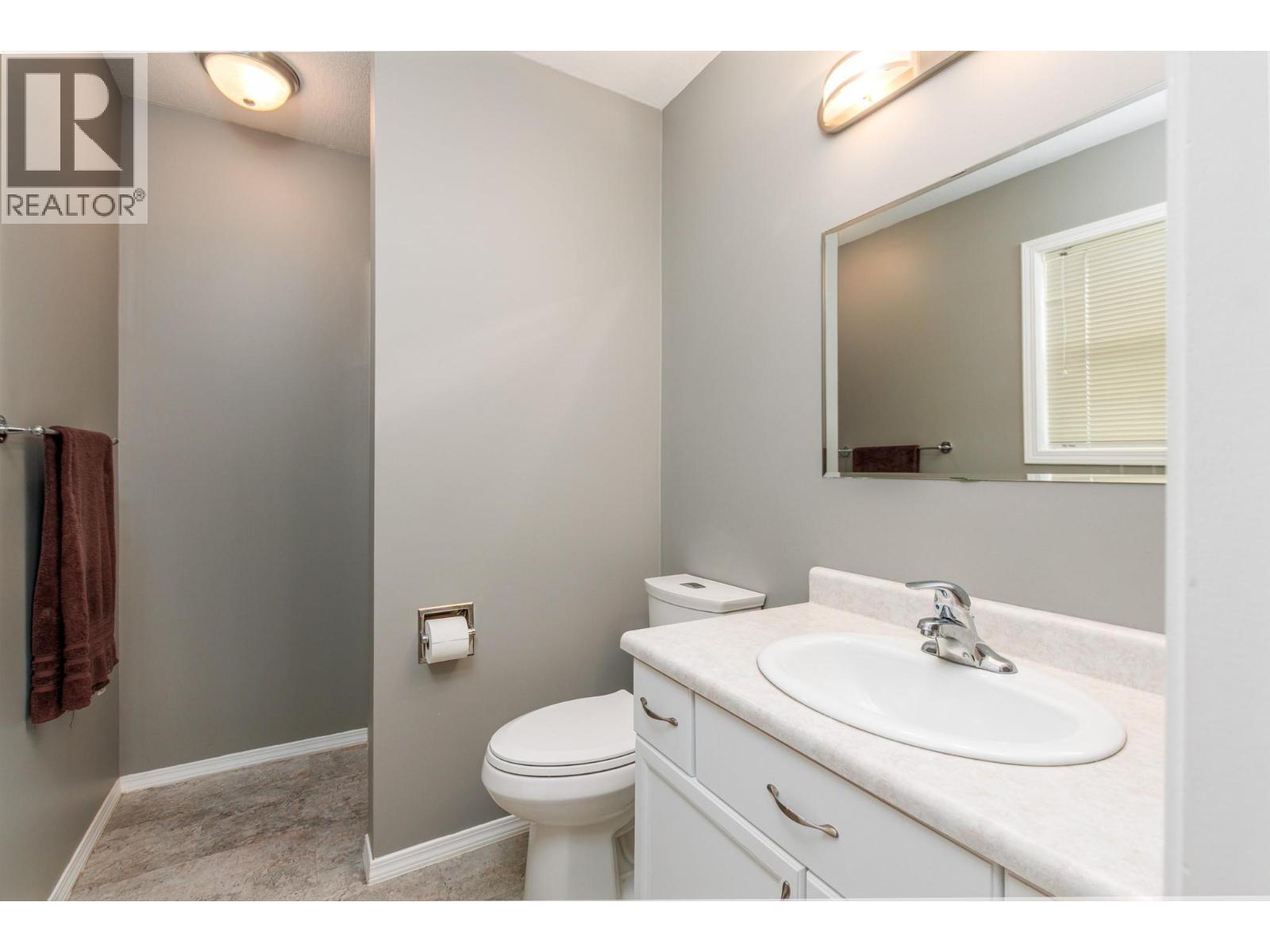 2280 10 Avenue SE, Salmon Arm