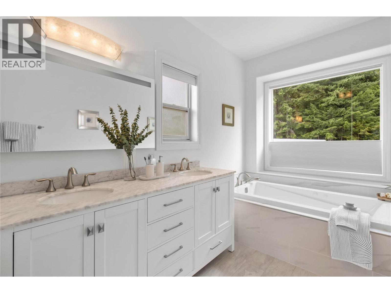 3659 McBride Road, Blind Bay