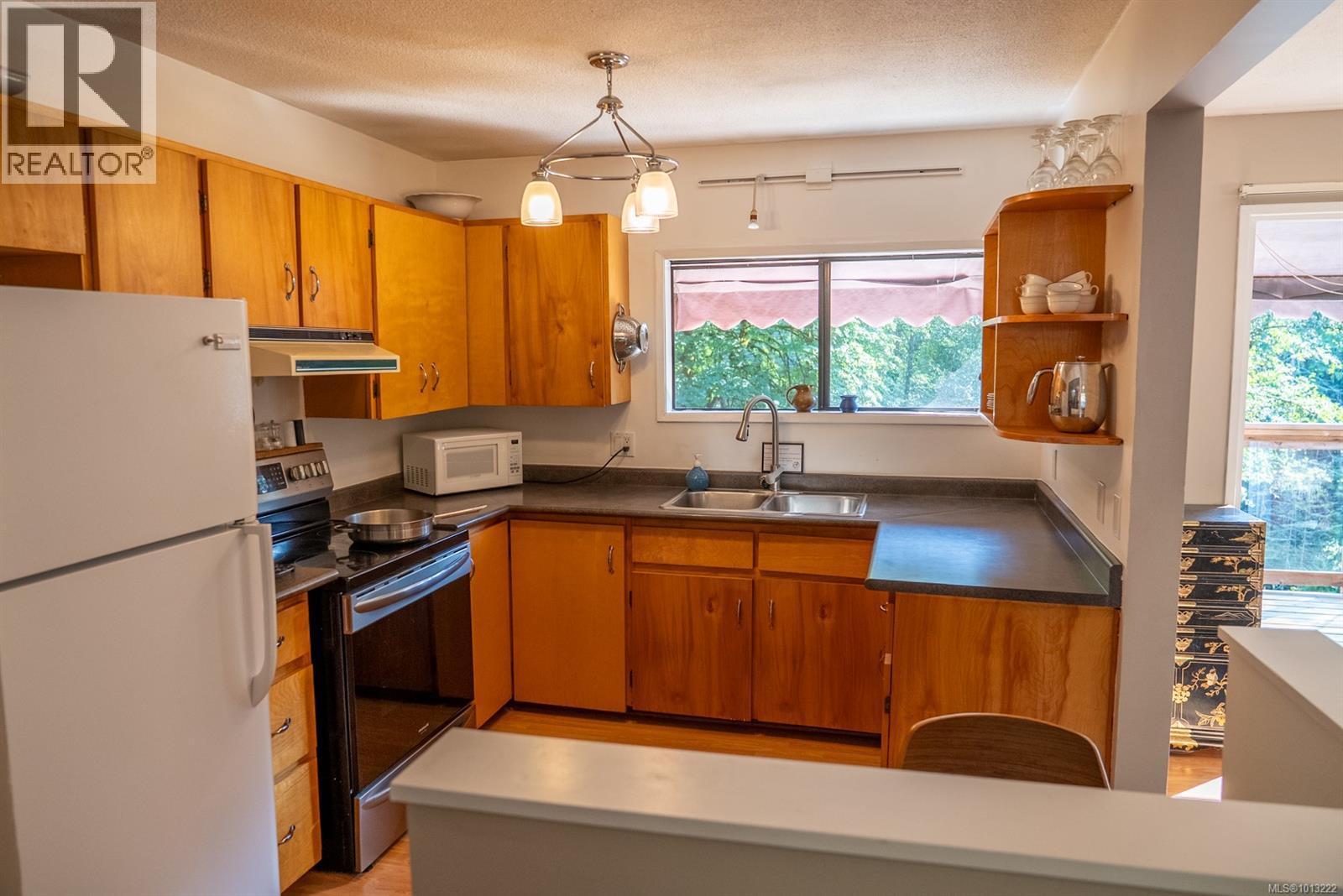  4609 Sailor Road, Pender Island