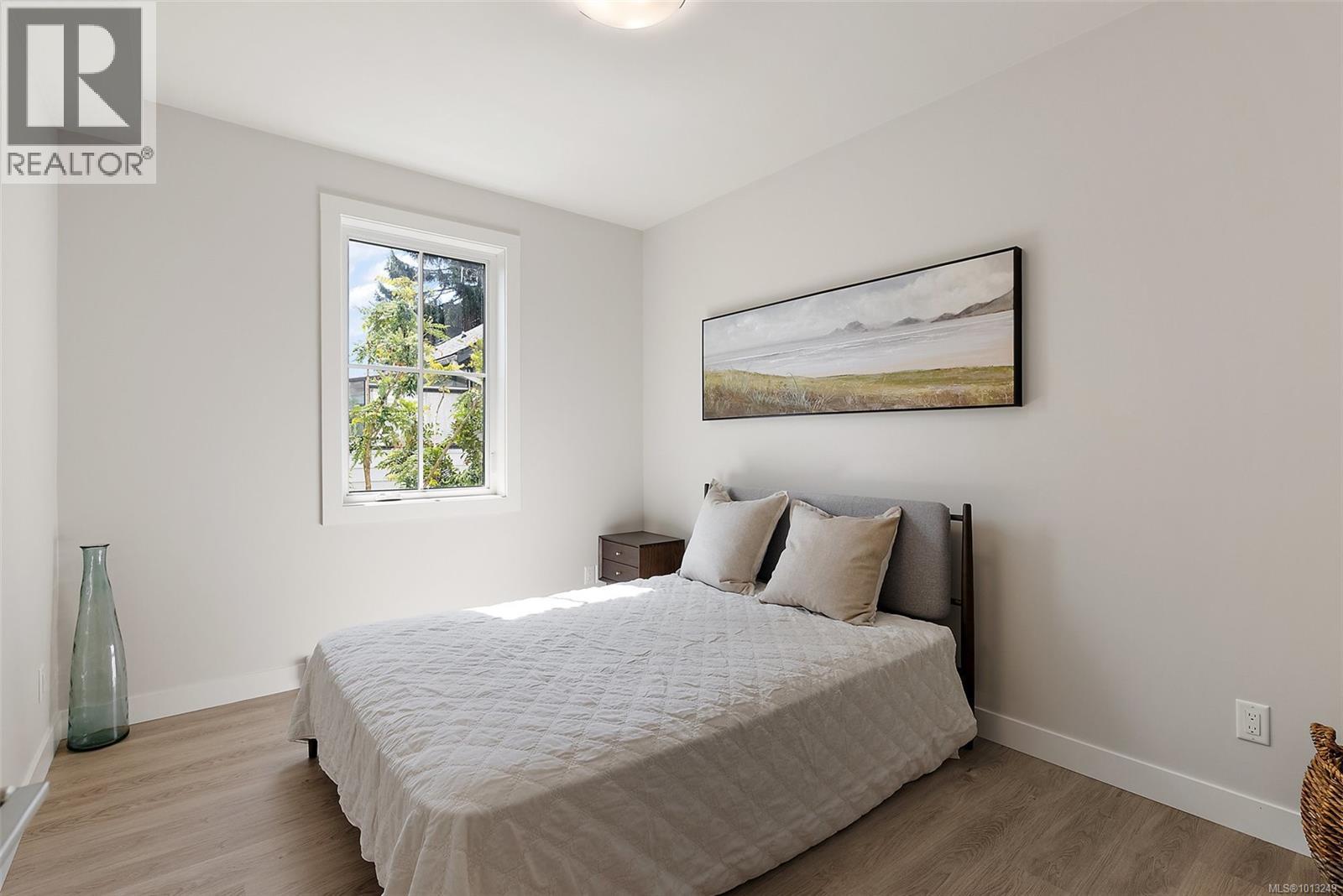 302 483 South Joffre St, Esquimalt