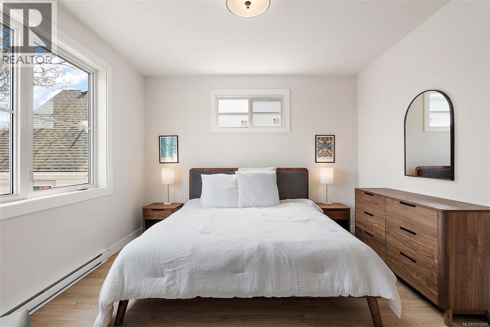 302 483 South Joffre St, Esquimalt