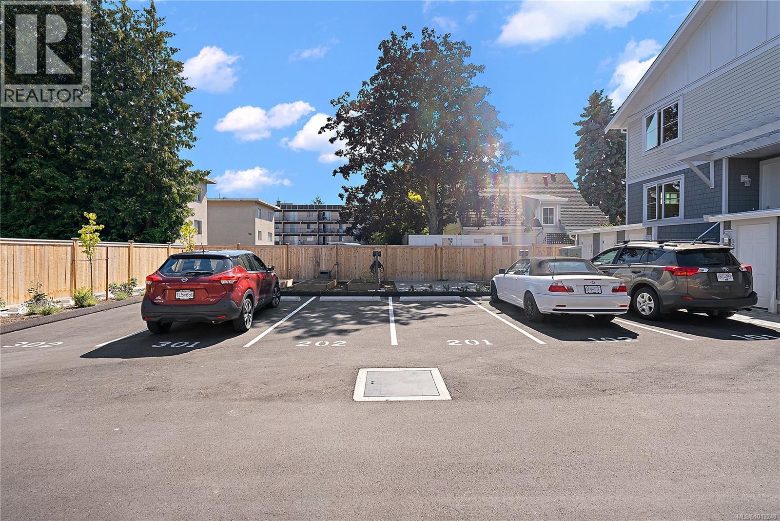 302 483 South Joffre St, Esquimalt