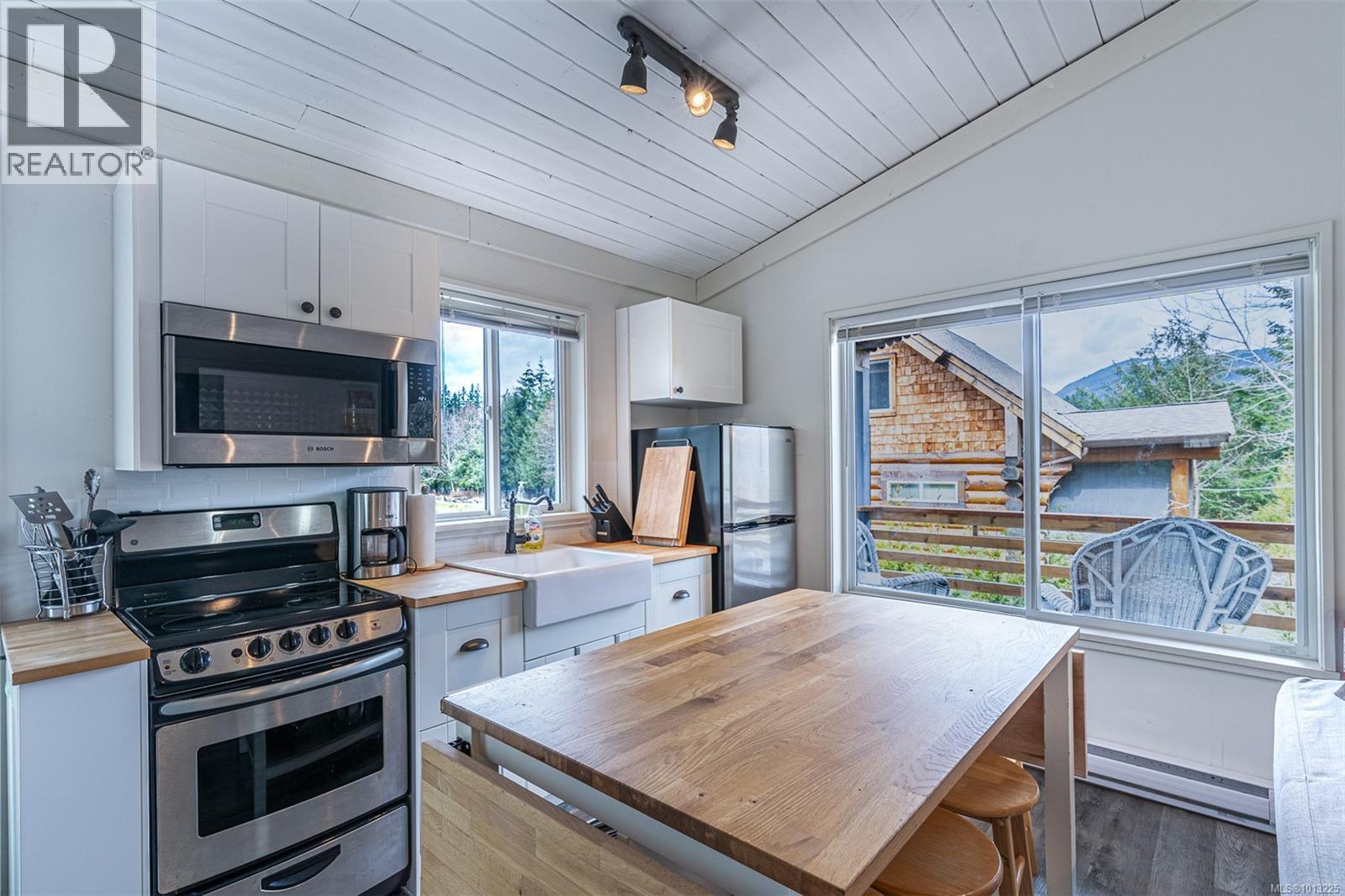 6 8631 South Shore Rd, Lake Cowichan