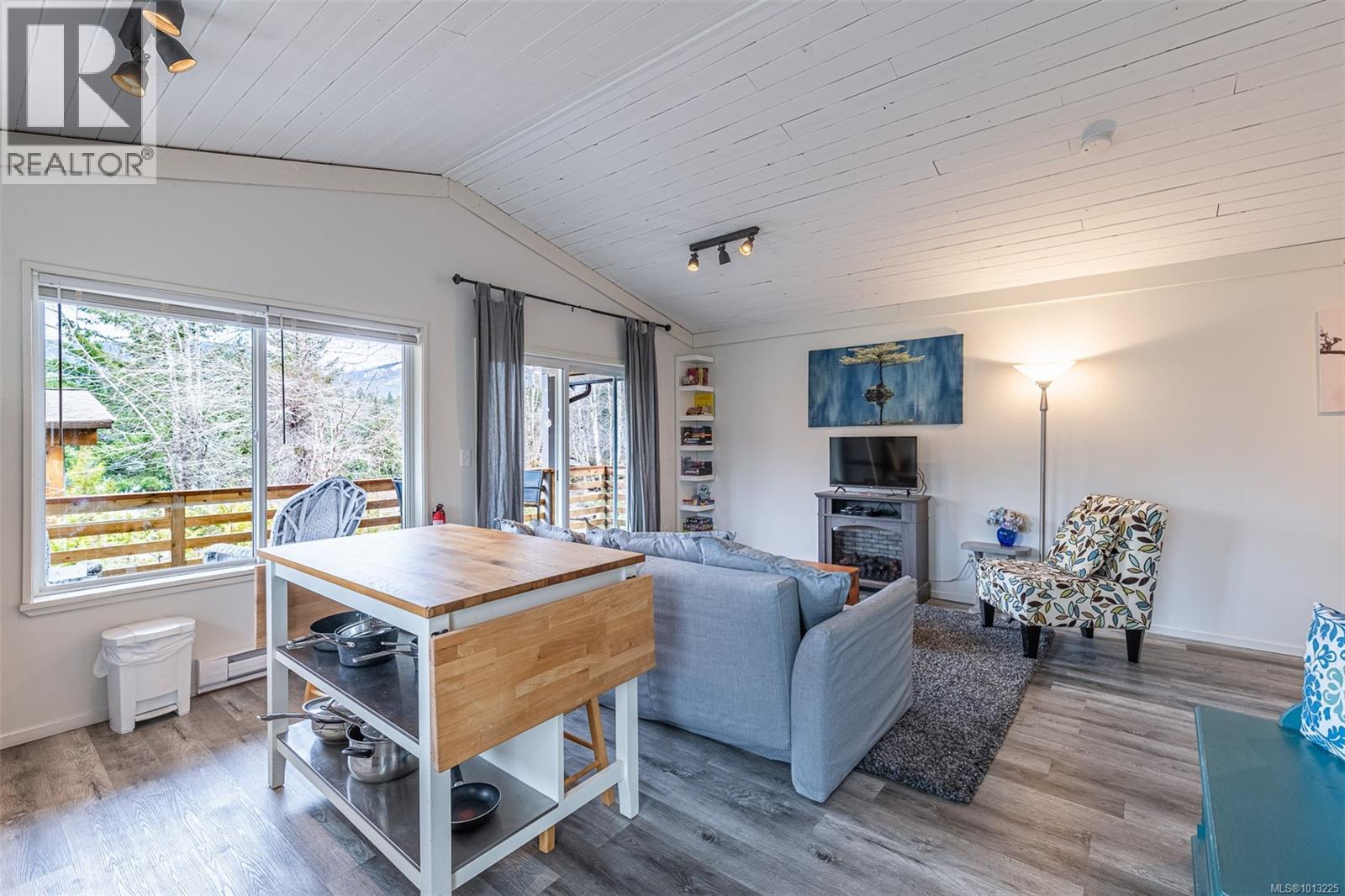 6 8631 South Shore Rd, Lake Cowichan