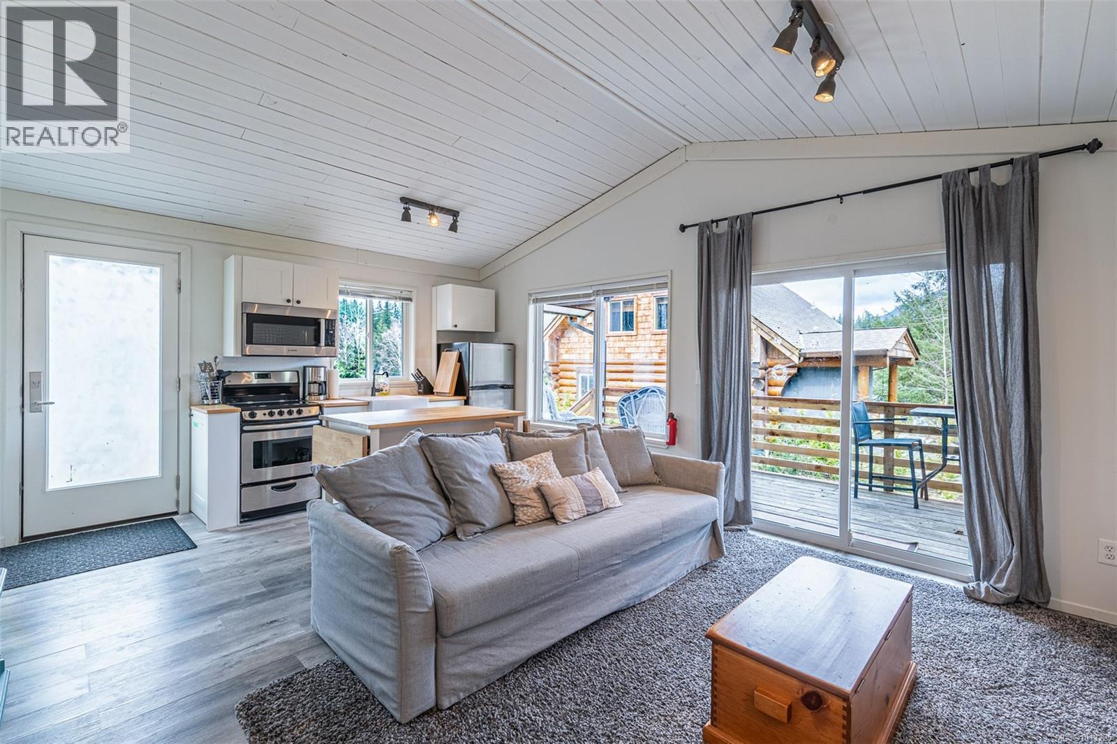 6 8631 South Shore Rd, Lake Cowichan