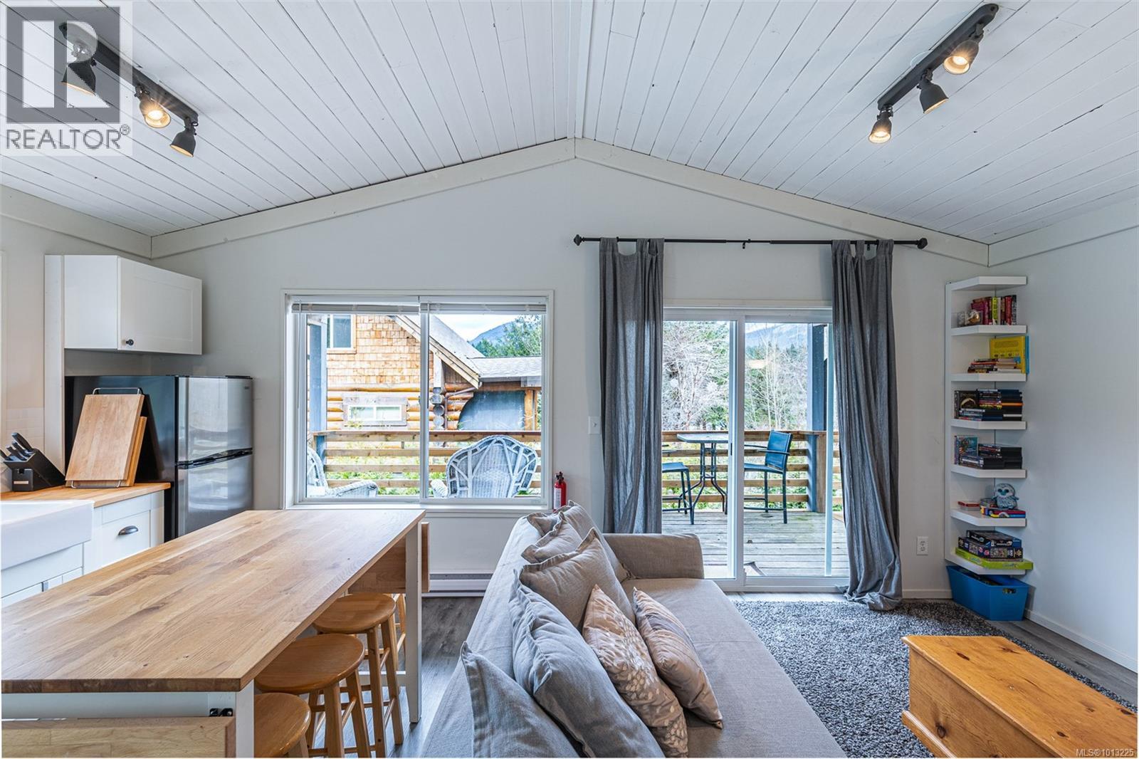 6 8631 South Shore Rd, Lake Cowichan