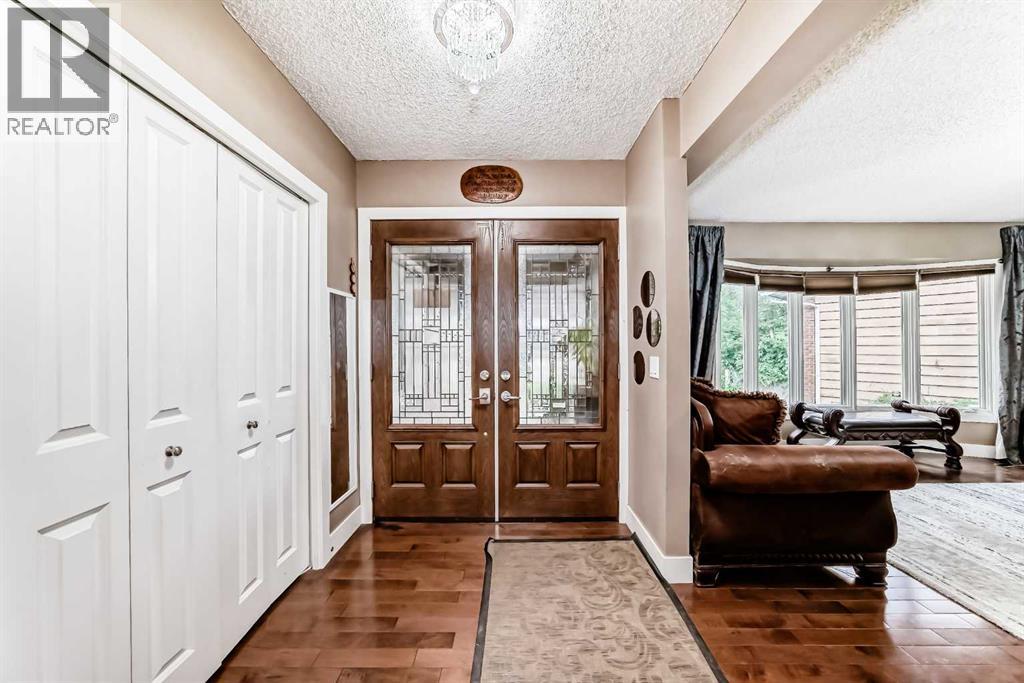 Single Family House for Sale in  Varsity Estates Court NW Varsity Calgary 