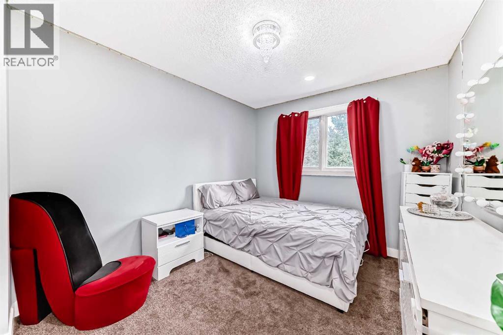 Single Family House for Sale in  Varsity Estates Court NW Varsity Calgary 