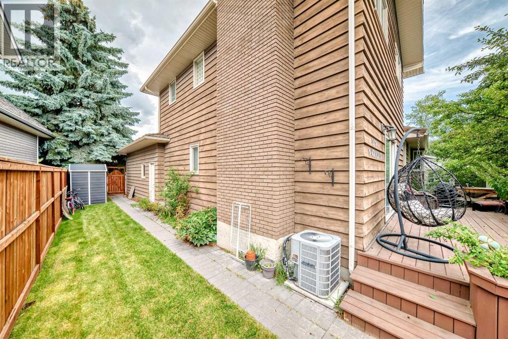 Single Family House for Sale in  Varsity Estates Court NW Varsity Calgary 