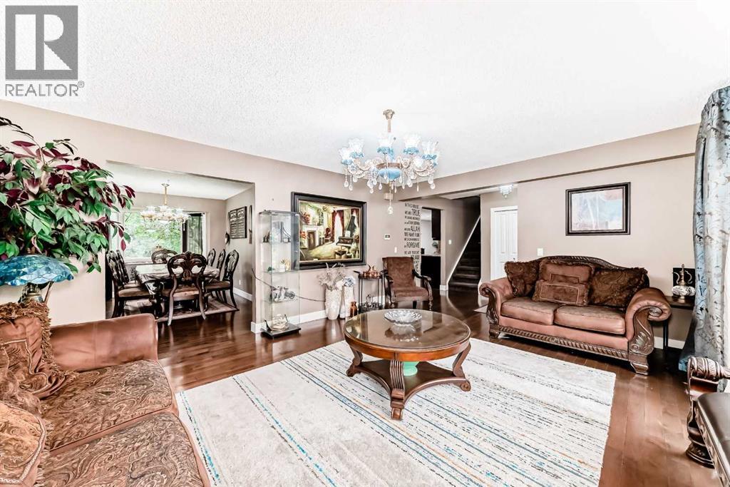 Single Family House for Sale in  Varsity Estates Court NW Varsity Calgary 