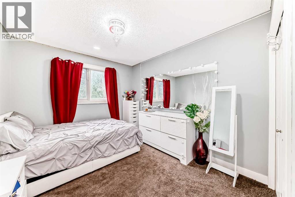 Single Family House for Sale in  Varsity Estates Court NW Varsity Calgary 