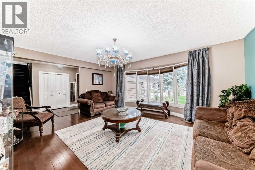 Single Family House for Sale in  Varsity Estates Court NW Varsity Calgary 