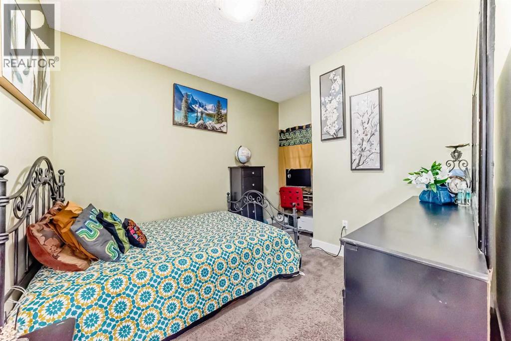 Single Family House for Sale in  Varsity Estates Court NW Varsity Calgary 