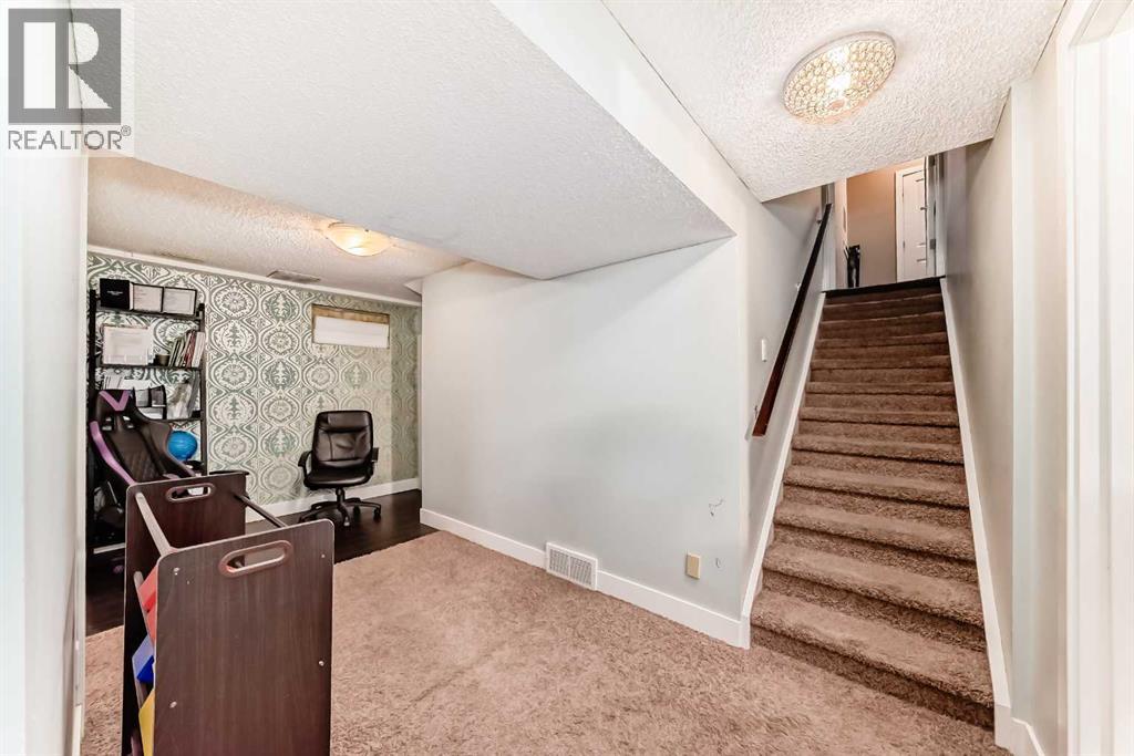 Single Family House for Sale in  Varsity Estates Court NW Varsity Calgary 