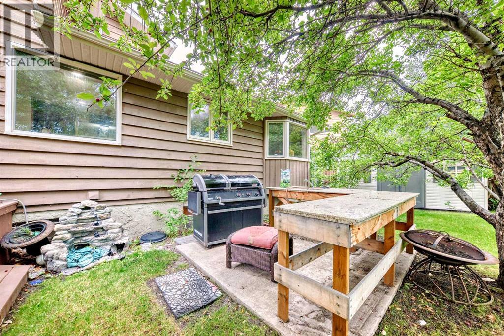 Single Family House for Sale in  Varsity Estates Court NW Varsity Calgary 